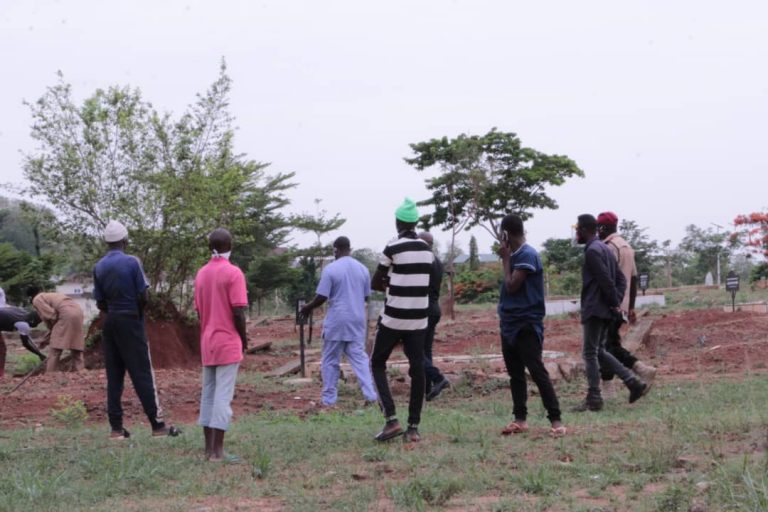 FCTA Charges Cemetery Workers, Mourners On Use Of PPEs, Social Distancing During Burial