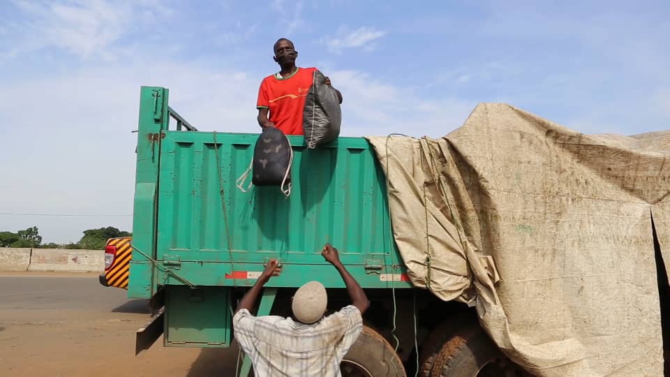 Inter state Violators coming out of the truck with their luggages