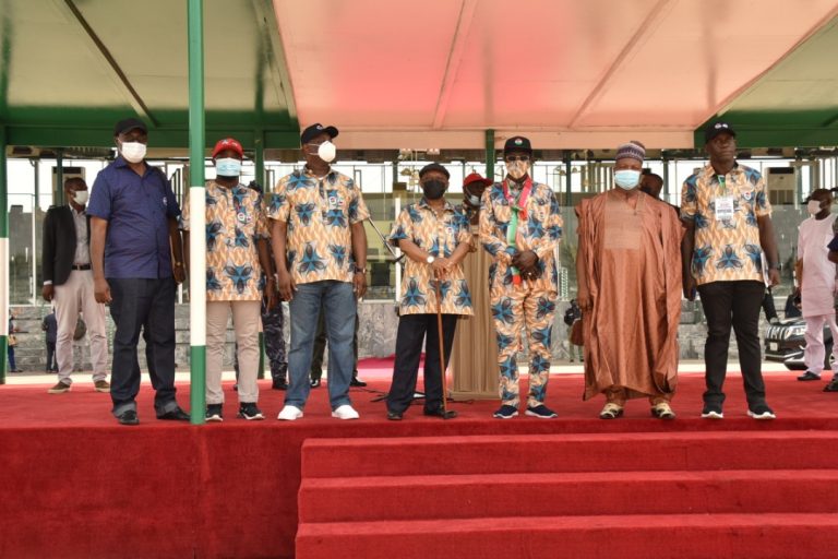 FG Mandates State Govs, Private Sector To Implement 30,000 National Minimum Wage FG Mandates State Govs, Private Sector To Implement 30,000 National Minimum Wage