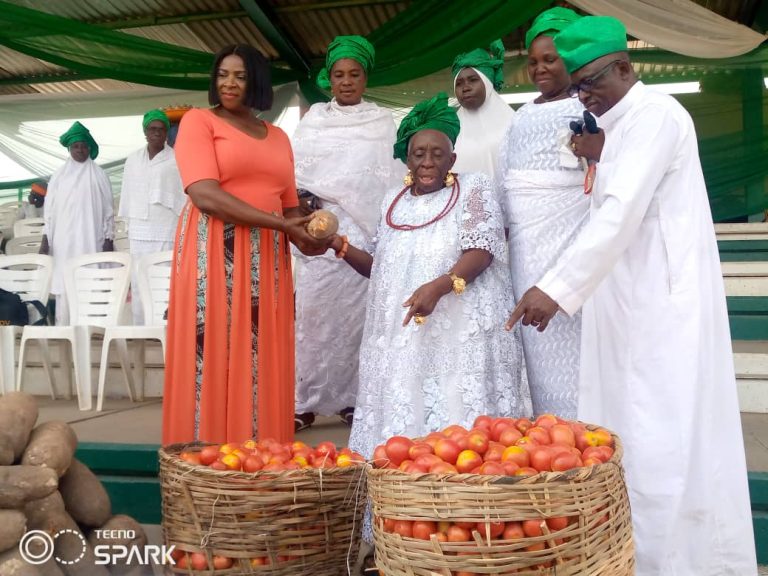 FCT Market Women Adopt Tinubu’s Wife, Pledges Support