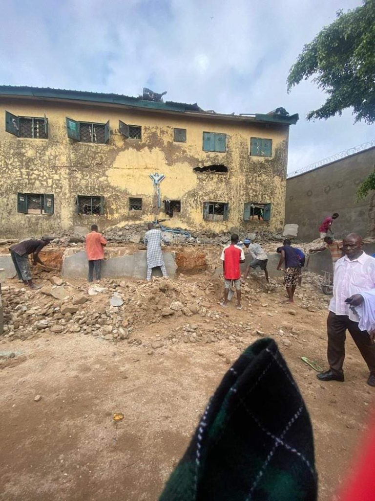 Heavy Rain Causes Havoc, Enables Escape of 118 Inmates from Niger State Custodial Centre
