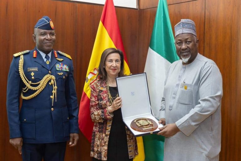 OFFICIAL VISIT OF THE MINISTER OF DEFENCE TO SPAIN
