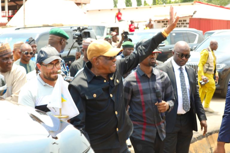 Wike Hails Community Cheers as Streetlights Illuminate Gwagwalada-Pai Road
